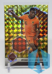 2021-22 Panini Mosaic FIFA Road to World Cup Reactive Gold Prizm Ryan Gravenberch #174